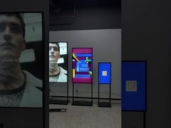 43인치 고휘도 윈도우 페이싱 디스플레이